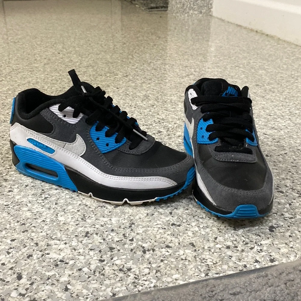 AirMax - Picture 1 of 2